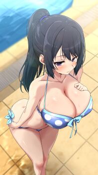 163_(shiromeshi) 1girl absurdres arm_at_side bare_arms bare_shoulders bikini black_hair blue_bikini blue_bow blurry blurry_background blush bow bow_bikini breasts cleavage closed_mouth collarbone commentary commission depth_of_field feet_out_of_frame from_above halterneck hand_on_own_chest hand_up hibike!_euphonium high_ponytail highres kousaka_reina large_breasts long_hair looking_ahead navel paid_reward_available polka_dot polka_dot_bikini ponytail pool poolside purple_eyes skeb_commission solo standing swimsuit symbol-shaped_pupils water wet wet_hair