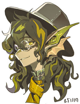 1boy arknights black_hat blonde_hair brown_hair commentary cropped_head dated english_commentary fedora fins furry furry_male glasses hat haun head_fins highres lee_(arknights) looking_at_viewer male_focus multicolored_hair necktie short_hair simple_background slit_pupils smile solo streaked_hair white_background yellow_eyes yellow_necktie