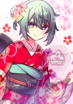 1girl alternate_costume alternate_hairstyle artist_name commentary_request floral_background floral_print flower green_eyes hair_bun hair_flower hair_ornament heterochromia highres japanese_clothes kantai_collection kimono kiso_(kancolle) obi red_kimono sash scar scar_across_eye scar_on_face short_hair signature smile solo suzuaki_(angelic-sh) upper_body yellow_eyes
