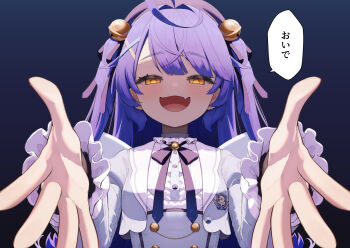 1girl absurdres ahoge amamiya_kokoro amamiya_kokoro_(1st_costume) angel_wings bell black_hat blue_background blue_jacket blue_vest bow bowtie buttons commentary_request cropped_jacket double-breasted evil_smile fake_wings fang gradient_background hair_bell hair_ornament half-closed_eyes hat highres jacket long_hair long_sleeves looking_at_viewer lunch_boxer nijisanji open_mouth purple_bow purple_bowtie purple_hair reaching reaching_towards_viewer shirt skin_fang smile tongue translation_request two_side_up upper_body vest virtual_youtuber white_shirt wings x_hair_ornament yellow_eyes