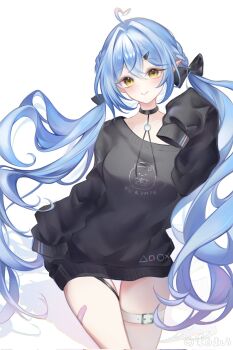 1girl bare_shoulders black_sweater blue_hair breasts cowboy_shot highres hololive large_breasts long_hair long_sleeves low_twintails mashiro_mashiro_(muajifox) multicolored_hair pink_hair pointy_ears simple_background sleeves_past_wrists solo sony sweater twintails two-tone_hair virtual_youtuber white_background yellow_eyes yukihana_lamy