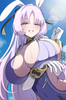 1girl animal_ears arm_under_breasts bare_shoulders black_bow black_ribbon blue_one-piece_swimsuit blush bow breasts chain cleavage cloud commentary covered_navel cuffs day dutch_angle elbow_gloves from_below gloves gold_collar grey_eyes hair_between_eyes hair_ribbon hand_up highres huge_breasts kokonahizuru lens_flare long_hair looking_at_viewer one-piece_swimsuit outdoors parted_bangs parted_lips purple_hair rabbit_ears ribbon shackles shia_(stella_sora) sideboob smile solo stella_sora sunlight swimsuit upper_body very_long_hair wet white_gloves