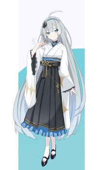 1girl absurdres ahoge alternate_costume black_choker black_hakama black_shoes blue_eyes blue_hairband chess_piece choker closed_mouth commentary_request dated extra_pupils female_tyrant_(stella_sora) frilled_choker frilled_sleeves frills full_body grey_hair hair_ornament hairband hakama head_tilt highres japanese_clothes key kimono long_sleeves obi obiage pointy_ears sash shoes smile socks solo standing stella_sora tamanoti tyrant_(stella_sora) white_kimono white_socks wide_sleeves