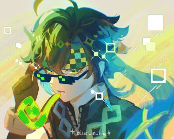 1boy adjusting_eyewear ahblue antenna_hair aqua_hair artist_name black-framed_eyewear black_gloves black_hair black_shirt blonde_hair bracelet braid commentary cube elbow_gloves english_commentary eyelashes genshin_impact gloves gold_bracelet gradient_background green_eyes green_headband hair_between_eyes hand_up headband highres jewelry kinich_(genshin_impact) looking_at_viewer male_focus multicolored_hair open_mouth shirt short_hair short_sleeves single_braid solo sunglasses teeth upper_body yellow_background