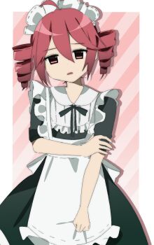1girl apron border dress drill_hair expressionless frilled_apron frilled_hairband frilled_sleeves frills green_dress hair_between_eyes hairband hashtag-only_commentary highres kasane_teto maid maid_apron maid_headdress open_mouth pink_background pink_eyes red_hair ribbon solo striped_background twin_drills utau uuuuua07 white_apron white_border