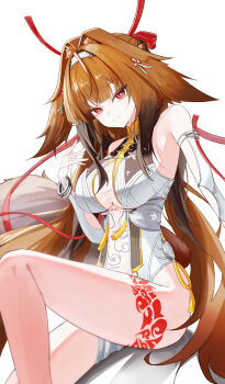 1girl absurdres bare_shoulders body_markings breasts brown_hair closed_mouth commentary fox_tail gang_ryeol gradient_hair hair_intakes hair_ornament hair_ribbon hand_up highres large_breasts long_hair looking_at_viewer multicolored_hair red_eyes red_pupils red_ribbon ribbon simple_background smile solo split_mouth tail thighs white_background ye_shunguang zenless_zone_zero