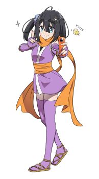 1girl amamiya_satsuki_(mono) black_hair blue_eyes camera cosplay fingerless_gloves gloves highres holding holding_camera japanese_clothes kimono kusagakure_satoko kusagakure_satoko_(cosplay) mono_(afro) ninja ninja_to_koroshiya_no_futarigurashi one_side_up scarf season_connection short_kimono shuriken_hair_ornament smile solo thick_eyebrows thighhighs voice_actor_connection white_background yas_(yosiyasuyasu)