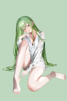 1girl :d absurdres agenda_si_de_beishang bare_legs barefoot blush breasts c.c. cleavage code_geass facial_mark forehead_mark full_body geass green_background green_hair hand_up highres knee_up legs long_hair long_sleeves looking_at_viewer medium_breasts naked_shirt open_mouth shirt simple_background sitting smile solo thighs very_long_hair white_shirt yellow_eyes