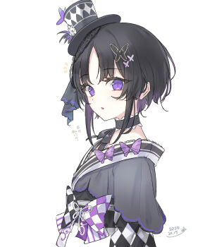 1girl black_choker black_hair black_hat butterfly_hair_ornament choker commentary_request from_side hair_ornament hat highres housho_margo ise_dango japanese_clothes lolita_fashion looking_at_viewer mahou_shoujo_no_majo_saiban mini_hat mini_top_hat parted_bangs purple_eyes short_hair simple_background solo top_hat translation_request upper_body wa_lolita white_background