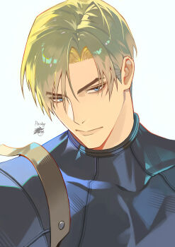 1boy absurdres blonde_hair blue_eyes blue_shirt closed_mouth commentary_request hair_between_eyes highres korean_commentary leon_s._kennedy looking_at_viewer male_focus parted_bangs resident_evil resident_evil_4 shirt simple_background singrairiedog solo upper_body