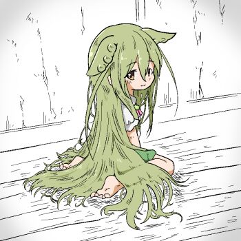1girl alternate_hairstyle barefoot closed_mouth commentary_request from_behind full_body green_hair green_shorts kamemaru91 long_hair looking_at_viewer looking_back pea_pod shirt short_sleeves shorts sitting smile solo very_long_hair voiceroid voicevox white_background white_shirt yellow_eyes zundamon