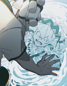 1boy aotu_world bubble chinese_commentary clenched_teeth covered_eyes crying gloves green_headband hair_over_eyes hair_tubes headband highres kayu_(yukagoin) kneeling multicolored_headband palos_(aotu_world) reflection reflective_liquid ripples shirt short_sleeves solo tears teeth water white_hair white_shirt yellow_headband