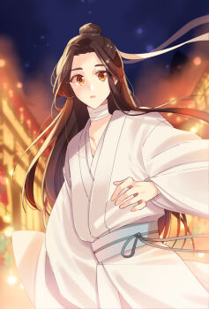 1boy architecture bandaged_neck bandages black_hair blue_sash blurry blurry_background brown_eyes brown_hair chinese_clothes east_asian_architecture fduki_maro hair_bun hair_ribbon half_updo hanfu highres long_hair long_sleeves looking_at_viewer male_focus night night_sky outdoors parted_lips ribbon robe sash single_hair_bun sky solo standing tianguan_cifu upper_body white_hanfu white_ribbon wide_sleeves xie_lian yaopei