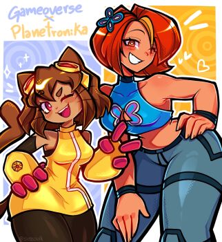 2girls absurdres animal_ears breasts brown_hair butterfly_(planetronika) cat_ears cat_girl cat_tail crossover curvy furry furry_female gameoverse goggles goggles_on_head grin highres huge_breasts kit_bodega large_breasts multiple_girls one_eye_closed orange_eyes orange_hair pink_eyes planetronika shiny_skin short_hair smile susssuik tail thick_thighs thighs title wide_hips wink
