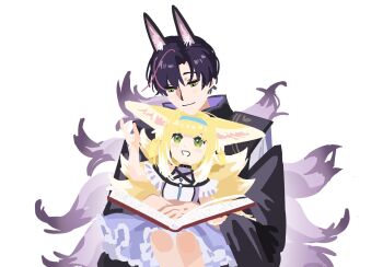 1boy 1girl animal_ear_fluff animal_ears arknights blonde_hair blue_hairband book chinese_commentary closed_mouth colored_tips commentary_request father_and_daughter fox_boy fox_ears fox_girl fox_tail green_eyes grin hairband highres kitsune kyuubi multicolored_hair multiple_tails parted_lips pink_hair purple_hair short_hair simple_background smile streaked_hair suzuran's_father_(arknights) suzuran_(arknights) tail two-tone_hair very_short_hair white_background white_hair yuec