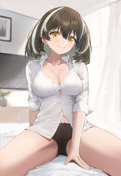1girl absurdres arknights black_hair black_panties breasts cleavage commentary ema_(kuguiema) highres indoors looking_at_viewer magallan_(arknights) medium_breasts multicolored_hair no_pants panties shirt short_hair short_sleeves sitting smile solo streaked_hair thighs underwear white_hair white_shirt yellow_eyes