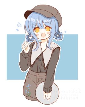 1girl :d blue_hair braid braided_hair_rings brown_hat brown_shirt brown_shorts collared_shirt commentary_request cowboy_shot cropped_legs floral_print hair_rings hand_up hat holding holding_tray long_sleeves looking_at_viewer mahou_shoujo_no_majo_saiban official_alternate_costume open_mouth outline shikito_(yawa0w0) shirt short_hair shorts sidelocks smile solo tachibana_sherry tray treasure_cafe yellow_eyes