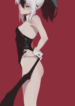 1girl absurdres bare_legs bare_shoulders black_bow black_bowtie black_hair black_leotard black_wings blue_archive bow bowtie breasts bright_pupils commentary dated_commentary detached_sleeves hair_between_eyes hand_on_own_hip highres kayoko_(blue_archive) leotard multicolored_hair playboy_bunny ponytail red_background red_eyes rifu002 short_hair simple_background single_wing small_breasts solo standing two-tone_hair white_hair white_pupils wings
