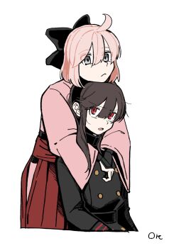 2girls ahoge black_bow black_hair black_jacket bow buttons commentary_request fate/grand_order fate_(series) goma1021 green_eyes hair_bow highres hug hug_from_behind jacket japanese_clothes kimono koha-ace long_hair looking_at_another military_uniform multiple_girls oda_nobunaga_(fate) oda_nobunaga_(koha-ace) okita_souji_(fate) okita_souji_(koha-ace) pink_kimono red_eyes short_hair signature simple_background white_background wide_sleeves