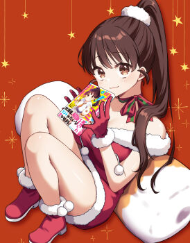 1girl bare_shoulders blush boots breasts brown_eyes brown_hair christmas cleavage closed_mouth collarbone commentary_request dress fur-trimmed_boots fur-trimmed_dress fur-trimmed_gloves fur_trim gloves hands_up highres holding kiritanpo_(food) knees_up kuune_rin long_hair medium_breasts off-shoulder_dress off_shoulder original pom_pom_(clothes) ponytail red_background red_boots red_dress red_gloves simple_background sitting smile solo star_(symbol)