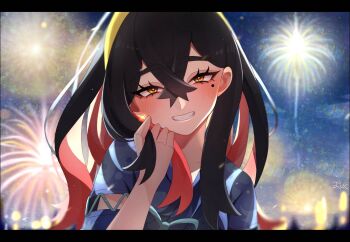 1girl aerial_fireworks black_hair blue_kimono blush carmine_(pokemon) colored_inner_hair commentary crossed_bangs fireworks hair_between_eyes highres japanese_clothes kimono letterboxed long_hair mole mole_under_eye multicolored_hair night ninkou_tan nintendo obi pokemon pokemon_sv ponytail red_hair sash smile symbol-only_commentary two-tone_hair upper_body yellow_eyes yukata