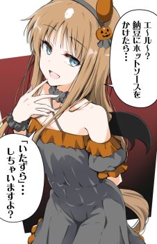 1girl alternate_costume animal_ears bare_shoulders bat_wings black_dress blue_eyes bow brown_hair commentary_request dress flat_chest food-themed_hair_ornament grass_wonder_(umamusume) hair_ornament halloween_costume highres horse_ears horse_girl horse_tail long_hair multicolored_hair open_mouth pumpkin_hair_ornament smile solo tail tanaka_wonder translation_request umamusume white_hair wings