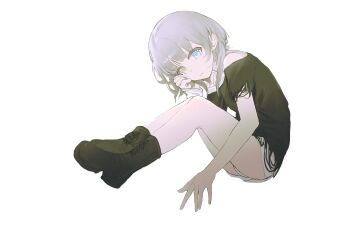 1girl anli_(jwcpp4sum0mgk5r) bang_dream! bang_dream!_it&#039;s_mygo!!!!! black_boots black_shirt blue_eyes boots closed_mouth commentary hashtag-only_commentary heterochromia highres kaname_raana layered_sleeves long_sleeves shirt short_hair short_over_long_sleeves short_sleeves simple_background sleeves_past_wrists solo white_background white_hair white_shirt