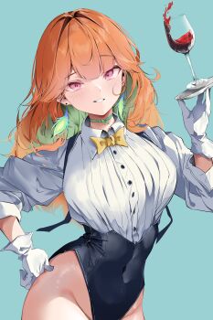 1girl absurdres alcohol alternate_costume blue_background blush bow bowtie colored_inner_hair commentary covered_navel cup drinking_glass earrings english_commentary feathers gloves green_hair hand_on_own_hip highleg highleg_leotard highres hololive hololive_english jewelry leotard long_hair looking_at_viewer multicolored_hair neck_ribbon orange_hair pepq pink_eyes red_wine ribbon shiny_clothes shiny_skin shirt smile solo stud_earrings takanashi_kiara upper_body virtual_youtuber white_gloves white_shirt wine wine_glass yellow_bow yellow_bowtie