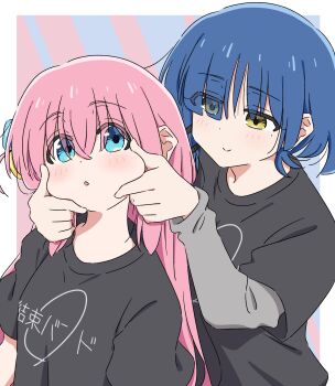 2girls :o absurdres black_shirt blue_background blue_eyes blue_hair blush bocchi_the_rock! cheek_press closed_mouth commentary cropped_torso cube_hair_ornament eyes_visible_through_hair gotoh_hitori hair_between_eyes hair_ornament highres kessoku_band_t-shirt layered_sleeves long_hair long_sleeves mayo_(oekaki_bibbi) multiple_girls one_side_up open_mouth pink_background pink_hair shirt short_hair short_over_long_sleeves short_sleeves smile t-shirt two-tone_background yamada_ryo yellow_eyes