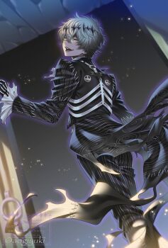 1boy aogiyuki diamond_hairband formal_clothes gloves highres jacket long_sleeves looking_at_viewer male_focus pinstripe_jacket pinstripe_pattern pinstripe_suit round_eyewear short_hair skeleton skully_j._graves smile solo striped_clothes striped_jacket striped_vest suit the_nightmare_before_christmas twisted_wonderland vertical-striped_clothes vertical-striped_jacket vertical-striped_vest vest white_hair