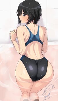 1girl absurdres amagami ass back_cutout bath black_eyes black_hair black_one-piece_swimsuit blue_one-piece_swimsuit cameltoe clothing_cutout commentary_request competition_swimsuit dated feet_out_of_frame from_behind hands_up highres indoors looking_at_viewer looking_back median_furrow nanasaki_ai one-piece_swimsuit parted_lips partially_submerged profile racerback short_hair shoulder_blades signature solo swimsuit thighs tile_wall tiles two-tone_one-piece_swimsuit water wet yoo_tenchi