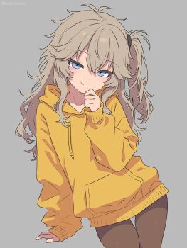 1girl blue_eyes blush brown_hair closed_mouth grey_background hair_between_eyes half-closed_eyes highres hood hood_down hoodie kasukabe_tsumugi long_hair long_sleeves looking_at_viewer messy_hair pantyhose scar scar_across_eye scar_on_face semicolonize simple_background sleeves_past_wrists smile solo thigh_gap voicevox