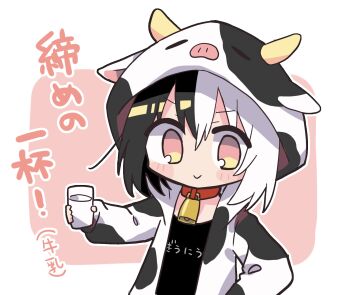 1girl animal_print bell black_hair black_shirt blush_stickers border closed_mouth clothes_writing commentary_request cow_horns cow_print cowbell cup drinking_glass hair_between_eyes highres holding holding_cup hood hood_up hoodie horns long_sleeves multicolored_hair neck_bell open_clothes open_hoodie original outline outside_border pink_background print_hoodie richard_(richaball) shirt simple_background smile solo split-color_hair translation_request two-tone_hair upper_body white_border white_hair white_outline yellow_eyes