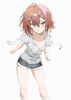 Rule 34 | 1boy, absurdres, artist name, baka to test to shoukanjuu, black shorts, bracelet, brown hair, closed mouth, collarbone, dated, drawstring, green eyes, heart, highres, hood, hood down, hooded shirt, jewelry, kinoshita hideyoshi, leaning forward, looking at viewer, male focus, noki ice, shirt, short hair, short shorts, shorts, solo, trap, white shirt