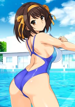 1girl absurdres ass back blue_one-piece_swimsuit blue_theme breasts brown_eyes brown_hair commentary_request hairband haruhisky highres large_breasts one-piece_swimsuit ribbon school_swimsuit short_hair simple_background solo standing suzumiya_haruhi suzumiya_haruhi_no_yuuutsu swimsuit tagme thighs yellow_hairband yellow_ribbon