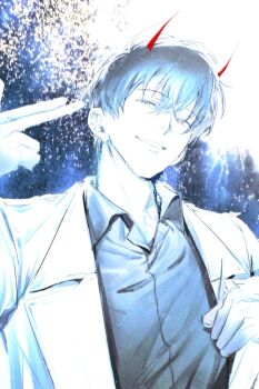 1boy black_hair black_shirt camera_flash coat collared_shirt crossed_bangs demon_horns double-parted_bangs finger_gun finger_gun_to_head grin hair_between_eyes hand_up head_tilt highres horns kim_dokja looking_at_viewer male_focus omniscient_reader&#039;s_viewpoint open_clothes open_coat shirt short_hair smile solo toupou39 upper_body white_coat