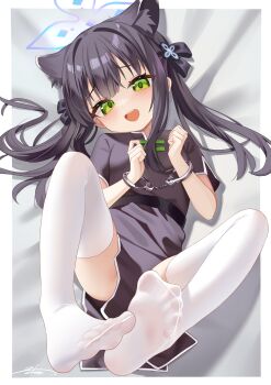 1girl animal_ear_fluff animal_ears bed_sheet bilingual_commentary black_dress black_hair blue_archive blue_halo chinese_commentary commentary commentary_request cuffs dress english_commentary extra_ears feet green_eyes grey_background halo handcuffs highres loli long_hair looking_at_viewer lying mixed-language_commentary no_shoes on_back open_mouth pelvic_curtain short_sleeves shun_(blue_archive) shun_(small)_(blue_archive) soles solo teeth thighhighs tiger_ears tiger_girl toes twintails upper_teeth_only variant_set white_thighhighs zds