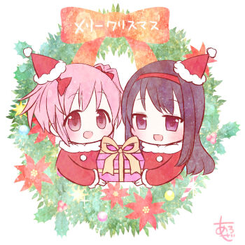 2girls akemi_homura alternate_costume aroze black_hair bow candy candy_cane chibi christmas christmas_ornaments christmas_wreath coat commentary_request cropped_torso flower food fur-trimmed_coat fur-trimmed_headwear fur-trimmed_sleeves fur_trim gift hair_bow happy hat highres holding holding_gift kaname_madoka light_blush long_hair long_sleeves looking_at_viewer mahou_shoujo_madoka_magica mahou_shoujo_madoka_magica_(anime) merry_christmas mini_hat mini_santa_hat multiple_girls open_mouth pink_eyes pink_hair pom_pom_(clothes) purple_eyes red_bow red_coat red_flower red_hat ribbon santa_hat sharing short_hair short_twintails signature simple_background smile sparkle tareme tsurime twintails white_background wreath yellow_ribbon