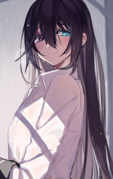 1boy aqua_eyes black_hair blush closed_mouth commentary_request heterochromia highres hong_lu_(project_moon) limbus_company long_hair long_sleeves male_focus project_moon shiki_(shikki46) shirt smile solo upper_body very_long_hair wet wet_hair white_shirt