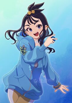 1girl black_hair blue_hoodie blush breasts choker commentary_request cube_hair_ornament dive_ball earclip grey_eyes hair_ornament highres holding holding_poke_ball hood hood_down hoodie jacket leggings lida_(pokemon) long_hair long_sleeves looking_at_viewer mega_ring moegi_itsukashi nintendo open_mouth orange_leggings poke_ball pokemon pokemon_legends:_z-a smile solo teeth topknot two-tone_legwear upper_teeth_only white_choker wispy_bangs