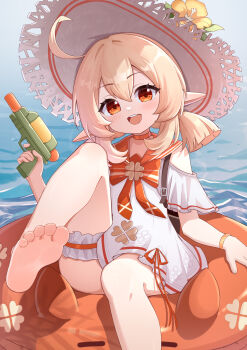1girl absurdres ahoge barefoot blonde_hair chinese_commentary commentary_request dress feet flower frilled_thigh_strap genshin_impact hair_between_eyes hat hat_flower highres holding holding_water_gun klee_(genshin_impact) looking_at_viewer open_mouth pointy_ears round_teeth sitting smile soles solo straw_hat teeth thigh_strap toes twintails upper_teeth_only water_gun white_dress white_hat yaoli_(ysxbd) yellow_flower
