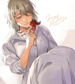 1girl blonde_hair breasts collared_robe commentary_request creature creature_on_shoulder dated dungeon_meshi falin_touden feathers half-closed_eye happy_birthday highres light_smile medium_breasts on_shoulder one_eye_closed robe short_hair simple_background solo upper_body wavy_hair white_robe yellow_eyes yumi_zua