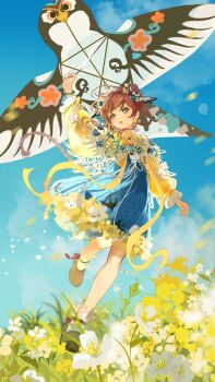 1girl :o absurdres alternate_costume arm_up bird_hair_ornament black_shoes blue_dress blue_eyes blue_sky bracelet brown_hair chinese_commentary cloud cloudy_sky commentary_request dress dress_flower flower flutterpage full_body grass hair_ornament highres holding_kite jewelry kite long_sleeves looking_up mary_janes open_mouth ponytail puffy_long_sleeves puffy_sleeves reverse:1999 running shirt shoes short_dress sijiu_49 sky socks solo tent_dress too_many_flowers white_flower white_socks yellow_flower yellow_shirt yunjian