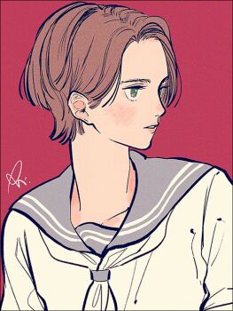 1girl blue_sailor_collar brown_hair green_eyes hair_behind_ear looking_to_the_side noaki original parted_lips pink_lips red_background sailor_collar school_uniform short_hair signature simple_background upper_body