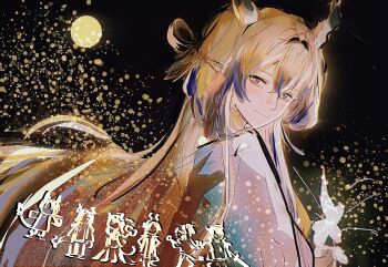 1girl arknights black_background blonde_hair bomuzhiqiuxiaozhi chinese_commentary closed_mouth commentary_request crossed_bangs doodles dragon_girl dragon_horns film_grain fireworks grey_eyes hair_between_eyes holding holding_fireworks horns light_particles long_hair looking_at_viewer multicolored_hair purple_hair shu_(arknights) smile solo sparkler upper_body