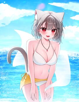 1girl animal_ear_fluff animal_ears bikini blue_sky blush breasts cat_ears cat_girl cat_tail cloud commentary_request day grey_hair hair_ornament hairclip hands_on_own_thighs highres jewelry korean_commentary large_breasts leaning_forward maengowl navel necklace neneko_mashiro ocean open_mouth outdoors parallel_hairclips red_eyes sarong short_hair sky smile solo standing stellive stomach swimsuit tail virtual_youtuber water_drop wet white_bikini yellow_sarong