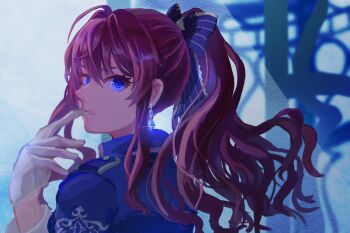 1girl ahoge blue_bow blue_eyes bow brown_hair commentary_request eyelashes glove_in_mouth gloves hair_between_eyes hair_bow ichinose_shiki idolmaster idolmaster_cinderella_girls idolmaster_cinderella_girls_starlight_stage long_hair looking_at_viewer looking_back mine101 mouth_hold ponytail solo upper_body white_gloves