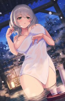 1girl alcohol blush breast_lift breasts choko_(cup) cowboy_shot cup dutch_angle green_eyes grey_hair hair_between_eyes highres hololive lantern large_breasts looking_at_viewer makamati medium_hair naked_towel night onsen parted_lips sake shirogane_noel solo standing thighs tokkuri towel tree virtual_youtuber wading water wet