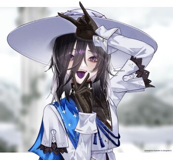 1girl arm_up black_gloves black_hair blue_sash blurry blurry_background commentary commission cosplay english_commentary gloves granblue_fantasy hair_between_eyes hand_up hat highres lich_(granblue_fantasy) long_hair long_hair_between_eyes long_sleeves phoebe_(wuthering_waves) phoebe_(wuthering_waves)_(cosplay) purple_eyes sash sharp_teeth shirt smile solo teeth thehprm tongue tongue_out upper_body white_hat white_shirt wuthering_waves