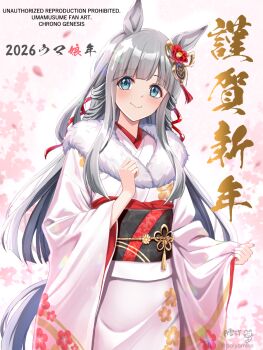 1girl 2026 alternate_costume animal_ears blue_eyes blush cherry_blossoms chrono_genesis_(umamusume) closed_mouth commentary_request fur-trimmed_kimono fur_trim grey_hair highres horse_ears horse_girl horse_tail japanese_clothes kimono long_sleeves looking_at_viewer nengajou new_year obi petals pink_background sash smile solo tail translation_request tsukiyuki_mike twitter_username umamusume white_kimono wide_sleeves